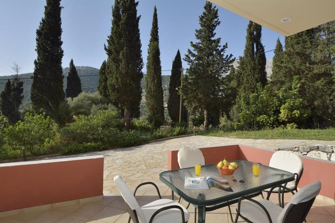 Vivi'S Apartments Agia Efimia Exterior photo