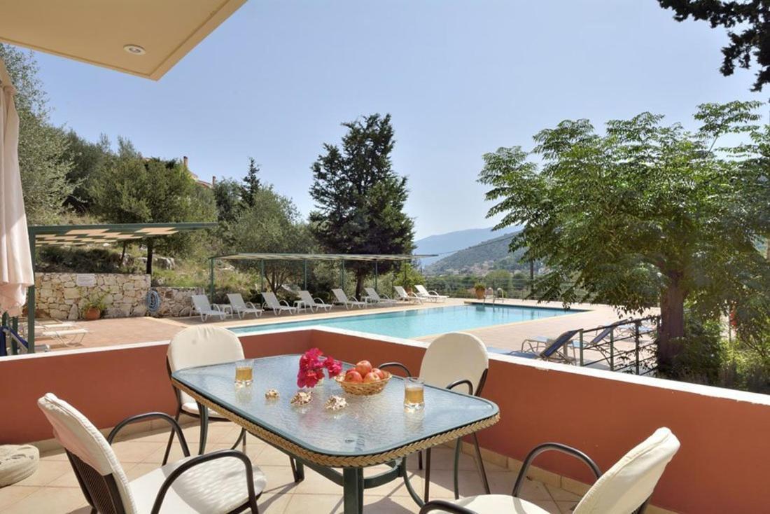Vivi'S Apartments Agia Efimia Exterior photo