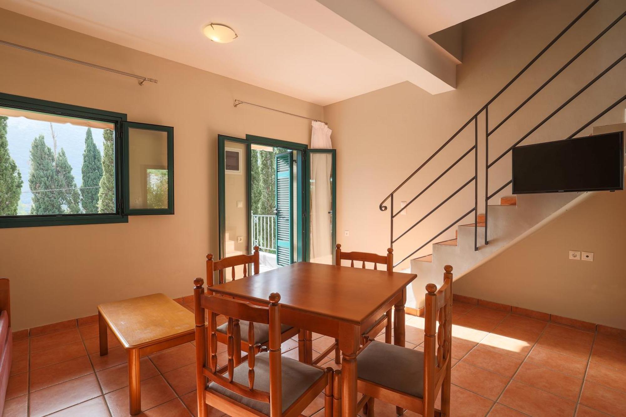 Vivi'S Apartments Agia Efimia Exterior photo